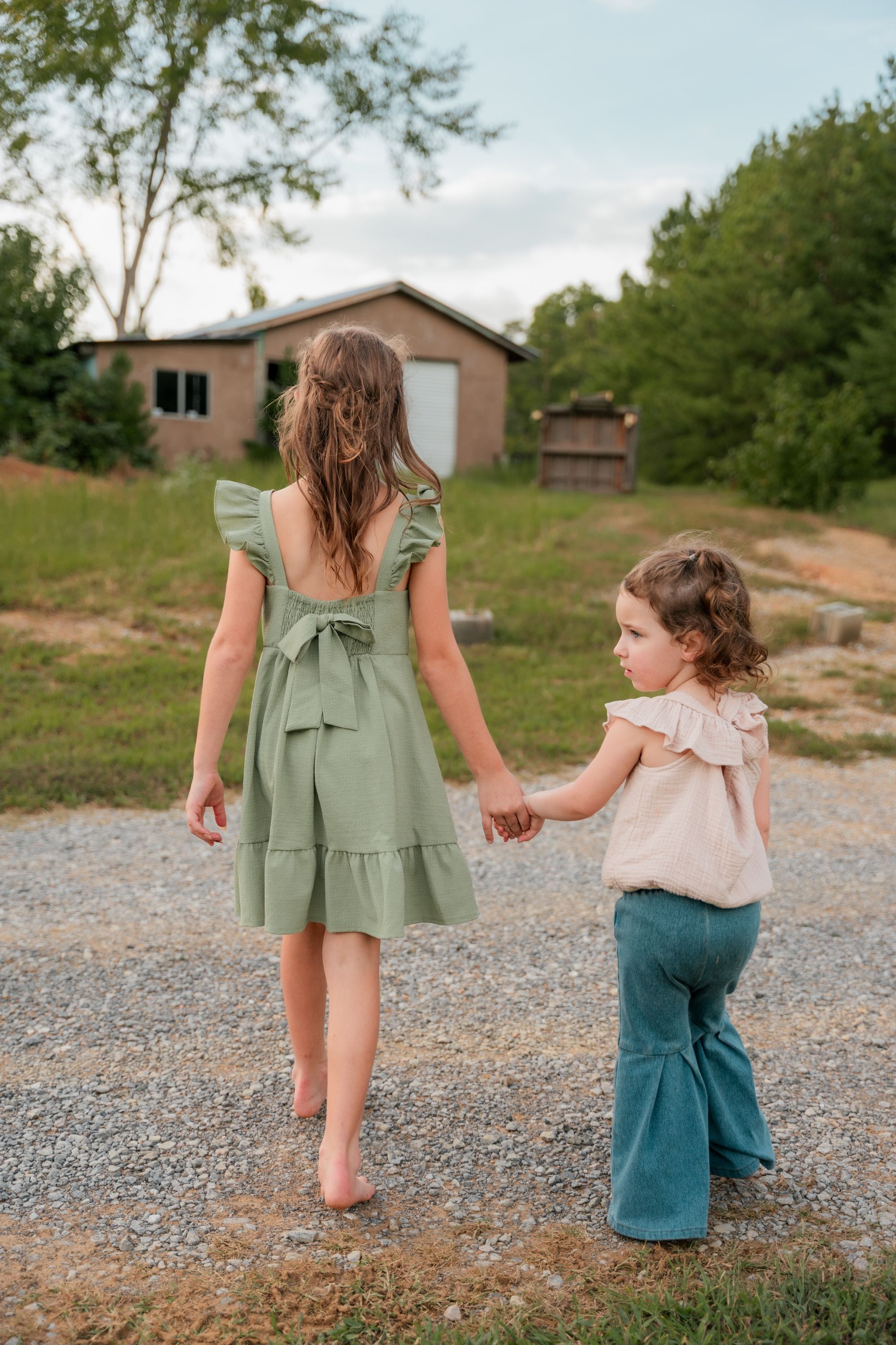 Sisters holding hands, Memphis family photography by Atkinson Studio