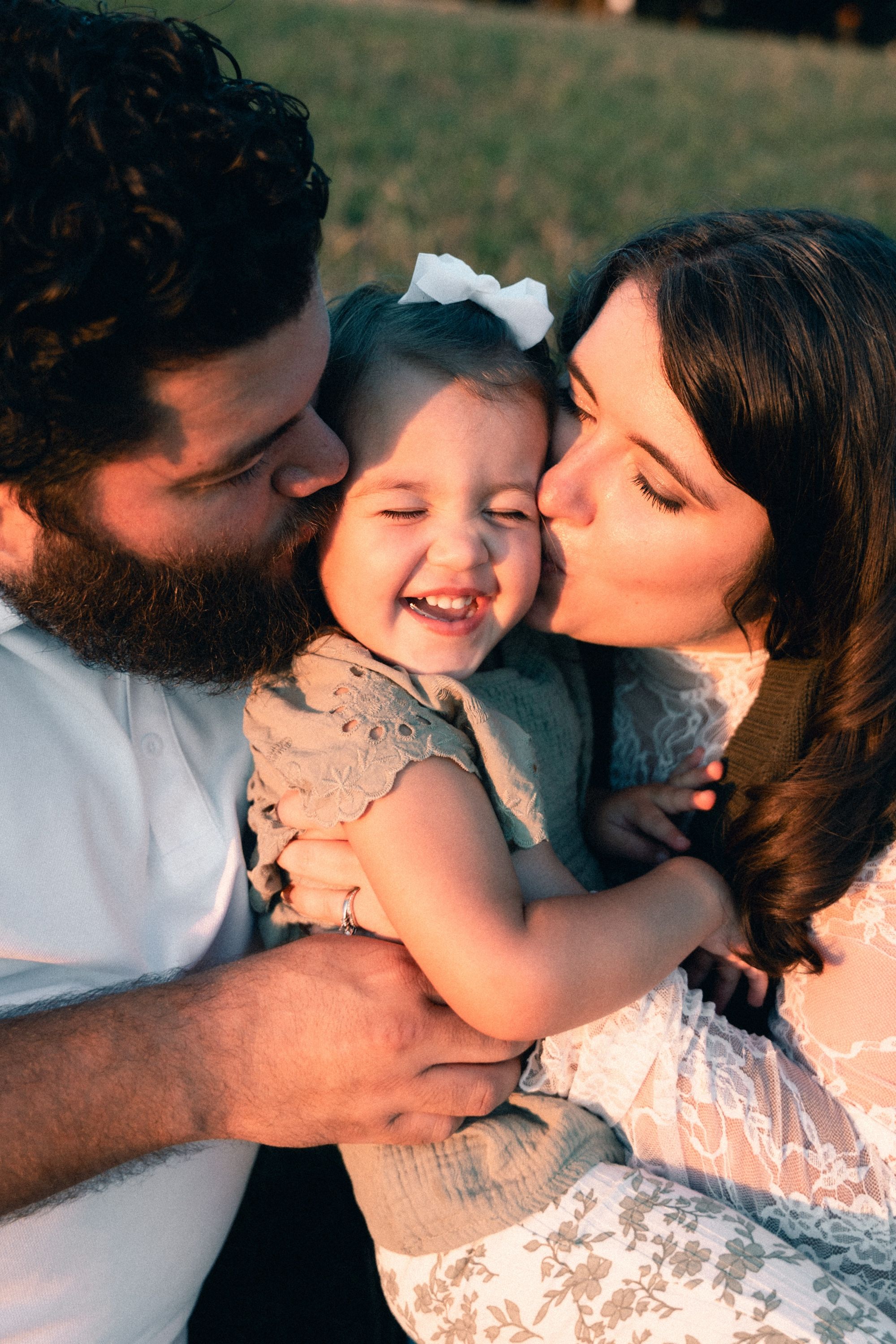 Two kisses for the little one, Memphis family photography by Atkinson Studio